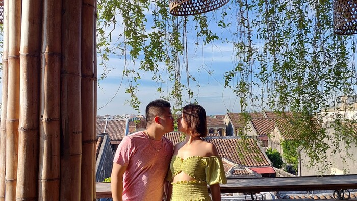 Khi đến địa điểm sống ảo nổi tiếng ở Hội An du khách không chỉ được thưởng thức cà phê ngon mà còn có được những bộ ảnh xinh đẹp triệu like nữa.