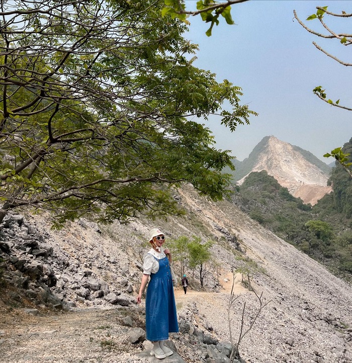 Phương tiện để bạn khám phá trọn vẹn Ao Dong Hang Luồn Hà Nam là đi thuyền