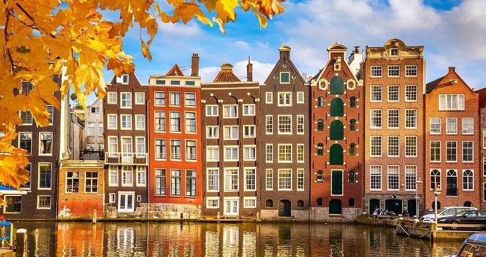 Amsterdam - địa điểm du lịch không thể bỏ qua khi đến Hà Lan. 