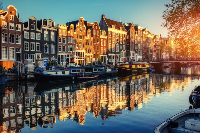 Amsterdam - một trong những thành phố du lịch nổi tiếng nhất Hà Lan 