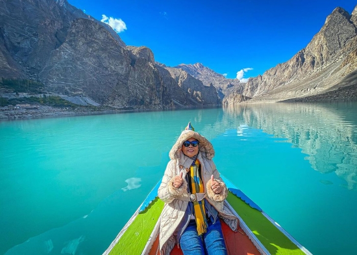 Du lịch Pakistan - Hồ Attabad có màu nước xanh ngọc lục rất đẹp mắt