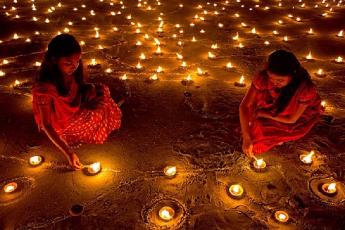 Lễ hội Diwali ở Malaysia còn được gọi là lễ hội ánh sáng bởi ánh sáng của hàng ngàn ngọn nến giúp thắp sáng cả một thành phố. 