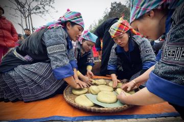 Bánh dày người Mông - món ăn cổ truyền của người miền núi phía Bắc