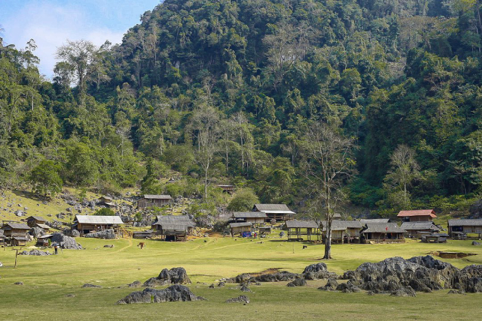 Hang Táu hoang sơ và yên bình