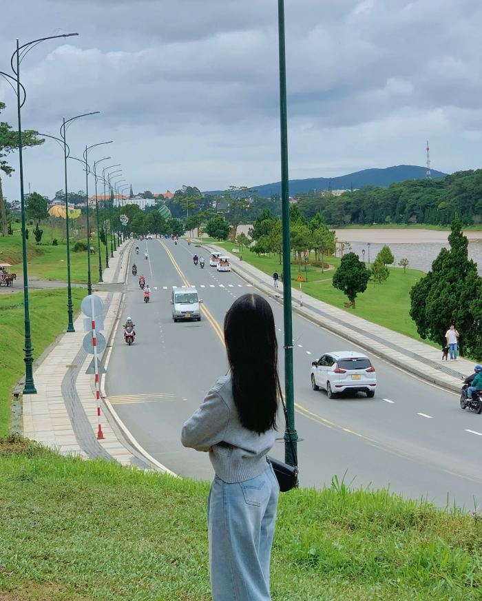 view ngắm cảnh dốc Sương Nguyệt Anh Đà Lạt