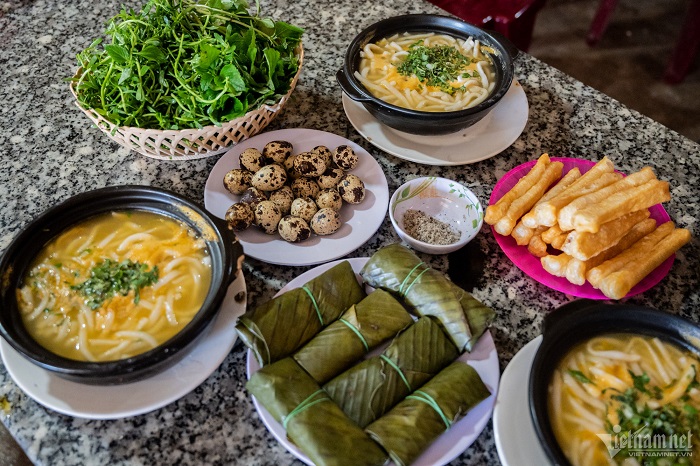 Bữa sáng no nê trong lịch trình du lịch Măng Đen dịp Tết với bánh canh cá lóc