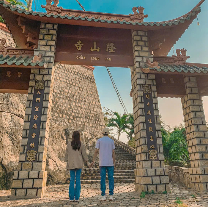 Tổng hợp các điểm tham quan tại Châu Đốc - Chùa Long Sơn