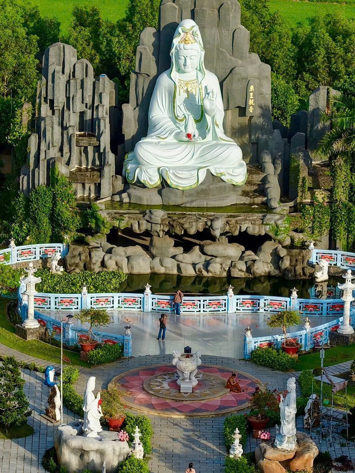 Tổng hợp các điểm tham quan tại Châu Đốc - Chùa Huỳnh Đạo