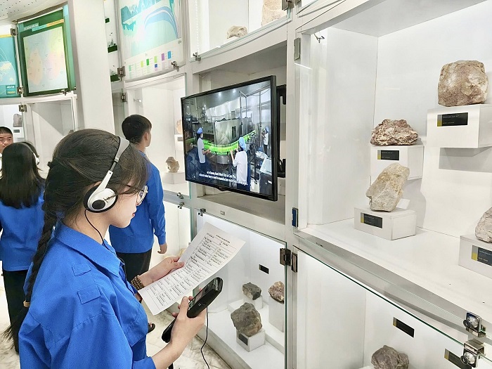 Bảo tàng Quảng Ninh gần Cánh buồm đỏ Hạ Long