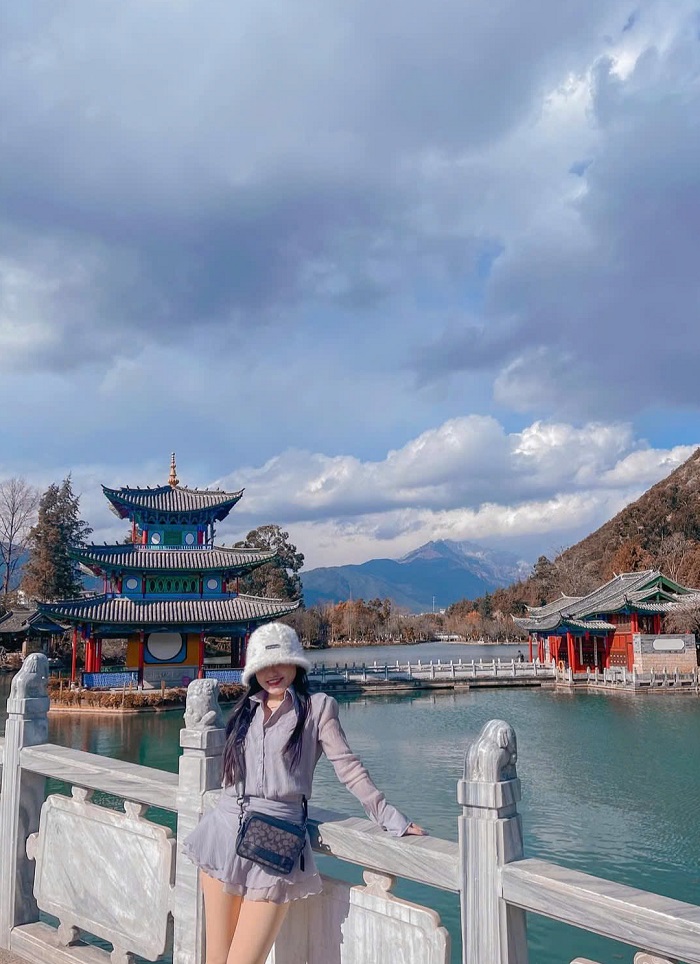 Công viên Hắc Long Đàm hấp dẫn khách du lịch Lệ Giang Trung Quốc