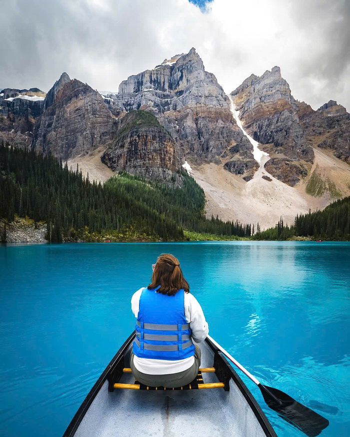 Tham gia các hoạt động dã ngoại thú vị ở Hồ Moraine Canada 