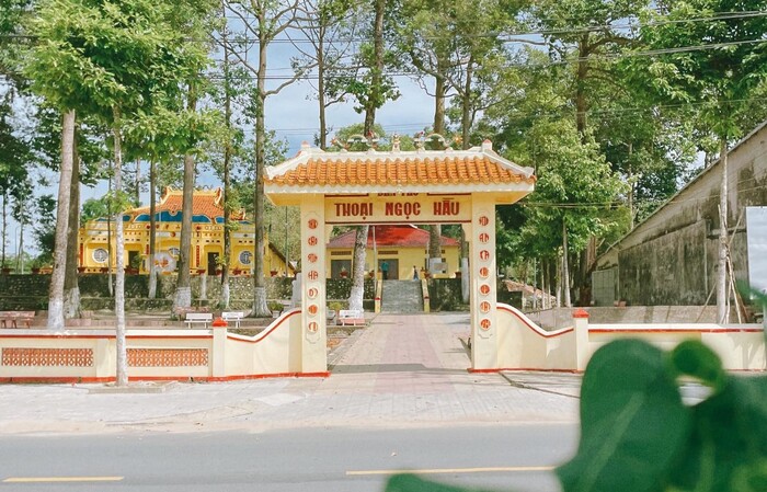 Các điểm tham quan ở khu du lịch núi Sập An Giang - Đền thờ Thoại Ngọc Hầu