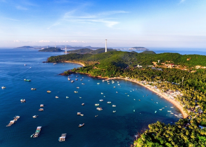 Kinh nghiệm săn vé máy bay Tết đi Phú Quốc 2026: Nên đặt khi nào, bay ngày nào rẻ?