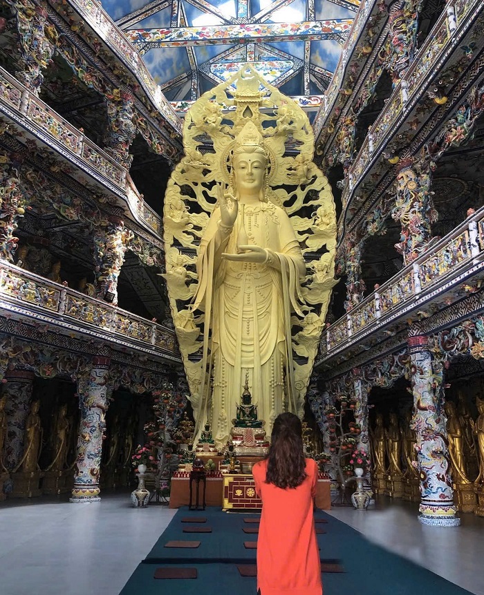 Bức tượng Quán Thế Âm Bồ Tát khổng lồ trong Ngôi chùa linh thiêng ở Đà Lạt 