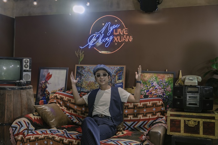 Ca sĩ Ngọc Phụng và không gian âm nhạc ấm áp mở màn cho một dự án đầy cảm xúc. Ảnh: NVCC