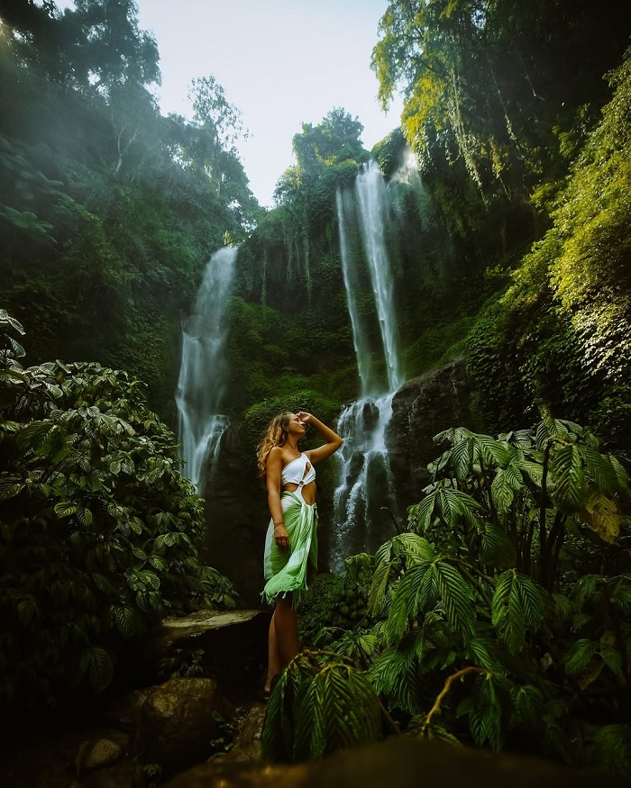 Thác Sekumpul Bali đổ xuống từ vách núi cao