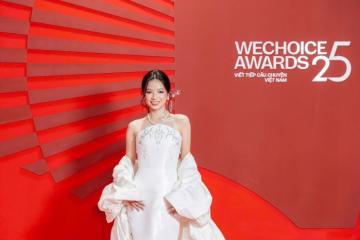 Lê Hạ Anh rạng rỡ trên thảm đỏ WeChoice Awards 2025