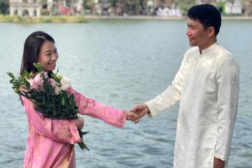 Hồ Gươm: Đông đúc người dân và du khách thăm quan những ngày đầu năm