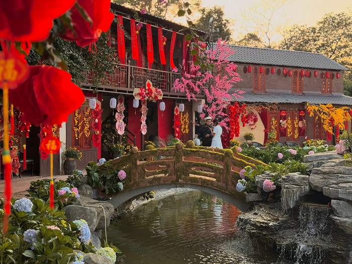 Vườn hoa Bãi Đá Sông Hồng đã có cảnh Tết cho du khách check in 