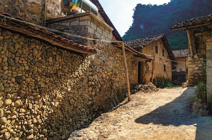 Khám phá vẻ đẹp độc đáo làng đá cổ Khuổi Kỵ Cao Bằng
