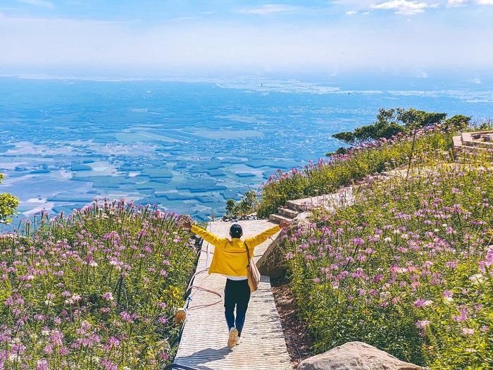 Núi Bà Đen Tây Ninh - Đường lên Tiên cảnh 'săn mây' không dành cho người yếu tim