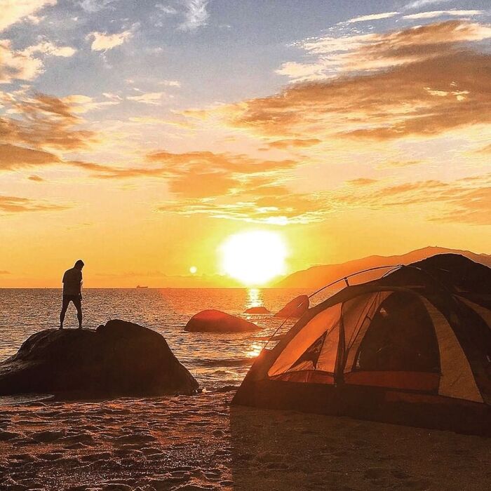 Trải nghiệm các hoạt động ngoài trời sôi nổi bên bạn bè tại các bãi biển ít người biết ở Đà Nẵng