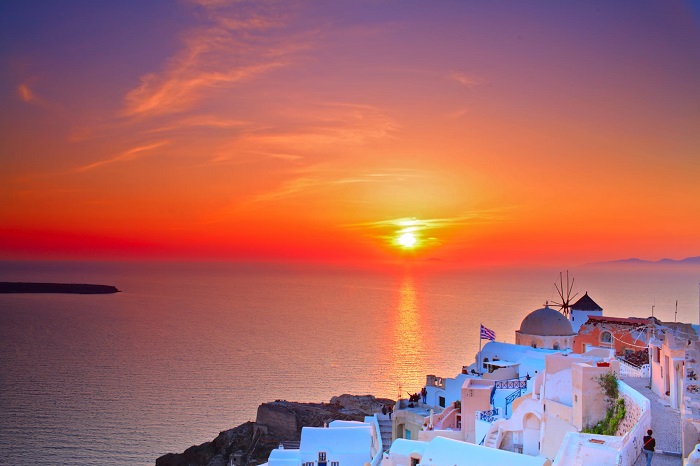 Ngắm hoàng hôn ở Santorini