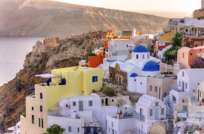 Ngắm hoàng hôn ở Santorini