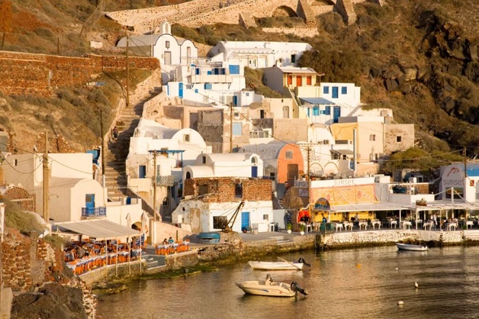 Ngắm hoàng hôn ở Santorini