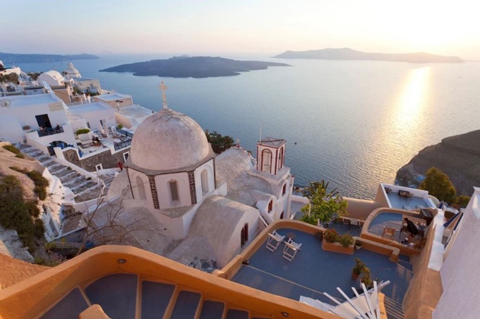 Ngắm hoàng hôn ở Santorini