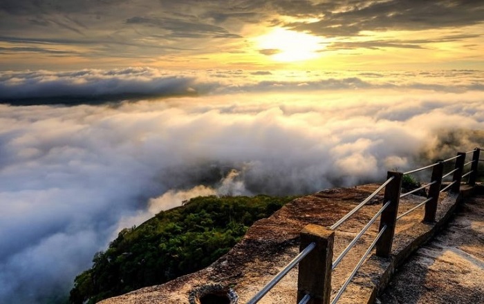 Nhiều du khách khi đến núi Cô Tô An Giang đều thích check-in khi mặt trời lặn và lúc mặt trời mọc