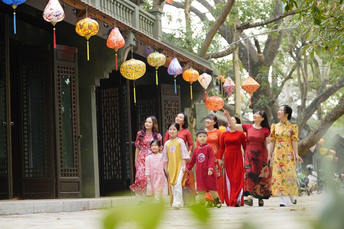Chẳng thế mà bất kì ai khi có cơ hội đặt chân đến phố cổ Hoa Lư Ninh Bình đều cảm thấy vô cùng mới lạ mà khó quên. 