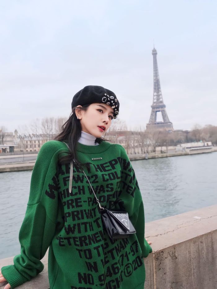 DJ Mie du lịch Paris 