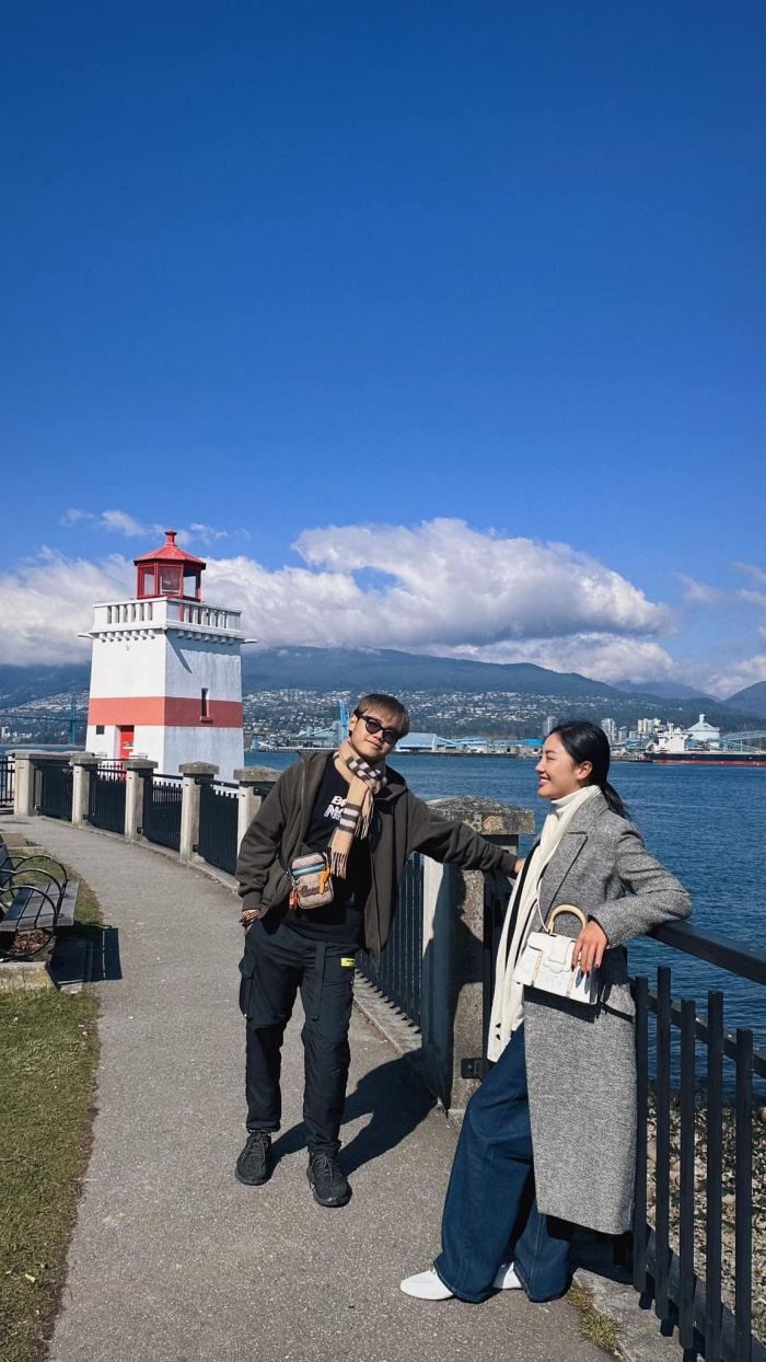 Văn Mai Hương du lịch Vancouver