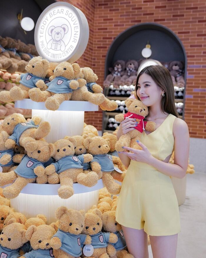 chơi gì ở Grand World Phú Quốc - tham quan bảo tàng gấu Teddy