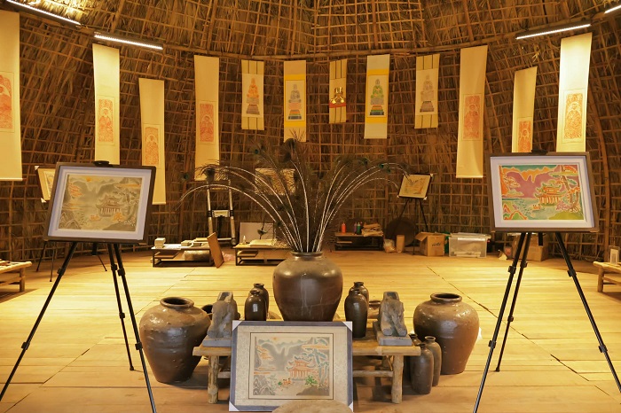 Tại đảo Khê Cốc Ninh Bình còn diễn ra các buổi triển lãm với nhiều chủ đề đặc sắc
