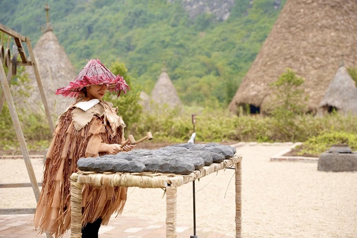 Trải nghiệm trải nghiệm làm người tiền sử tại đảo Khê Cốc Ninh Bình