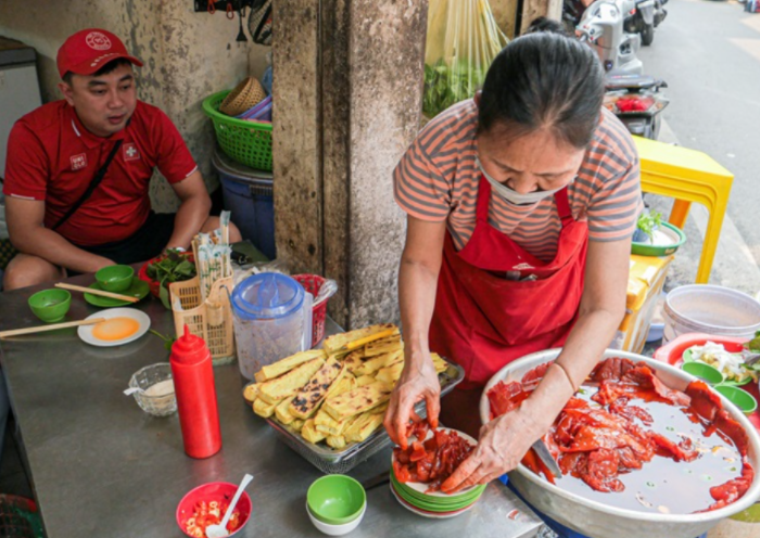 Nơi đây được mệnh danh là một trong những địa chỉ bán sứa đỏ ngon nhất Hà Nội.