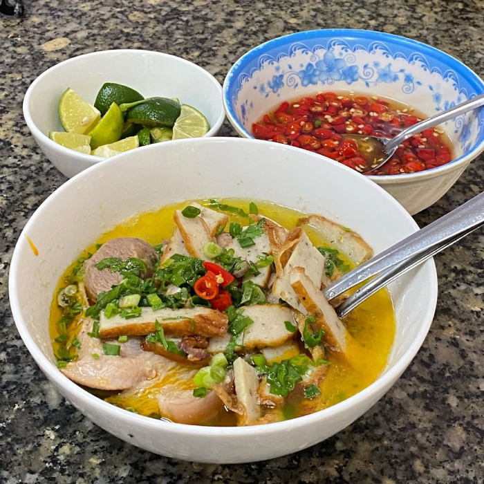 Bánh canh chả cá đậm đà hương vị biển cả