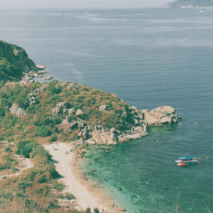 Vùng biển hoang sơ yên bình và ngập tràn đồ ăn ngon