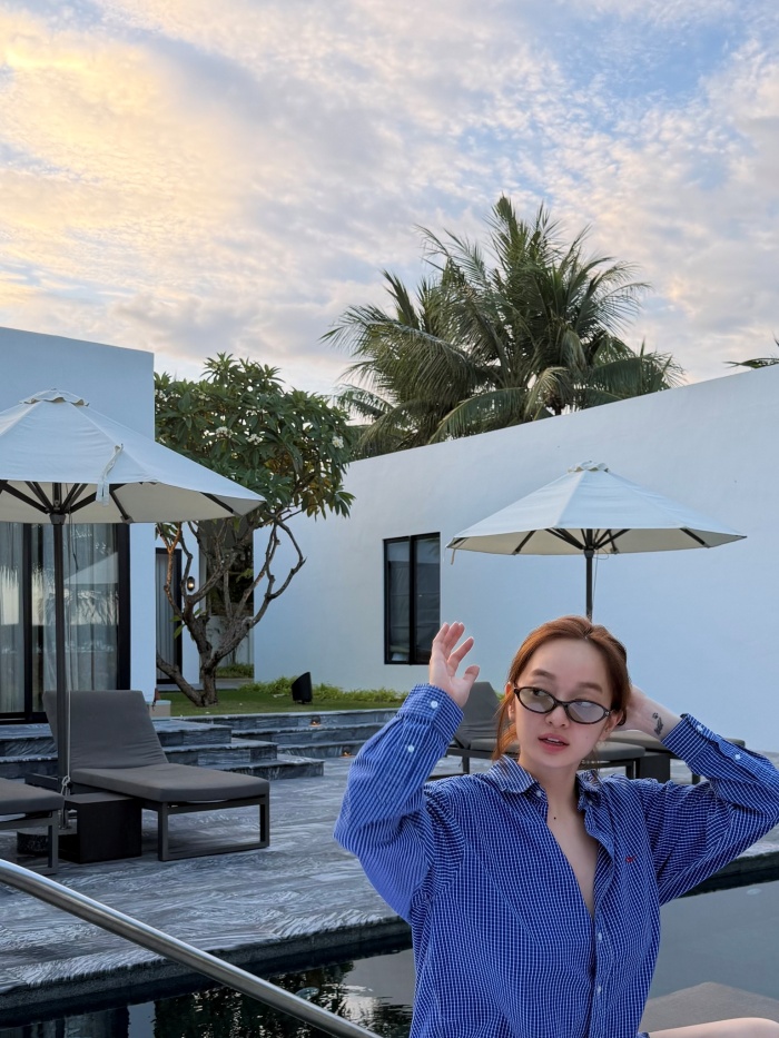 Sinh năm 1999, Kaity Nguyễn được khán giả biết đến sau vai chính trong bộ phim điện ảnh Em chưa 18, tác phẩm từng tạo nên cơn sốt phòng vé tại Việt Nam. Sau đó, cô tiếp tục tham gia nhiều dự án nổi bật như Hồn papa da con gái, Tiệc trăng máu, Gái già lắm chiêu V hay Người vợ cuối cùng, dần khẳng định vị trí trong làng điện ảnh.   