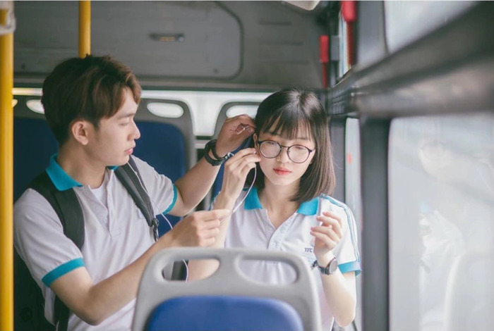 20-10 đi đâu chơi Sài Gòn? Đi Waterbus ngắm hoàng hôn