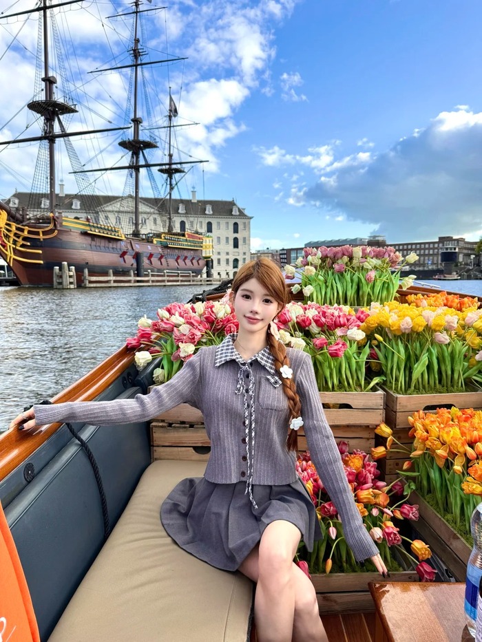 Tản bộ dọc kênh Singel thơ mộng và ghé chợ hoa Bloemenmarkt Hà Lan