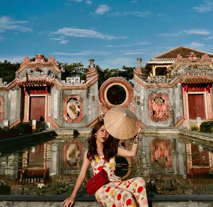 Cổng chùa Bà Mụ là địa điểm nổi tiếng ở phố cổ Hội An