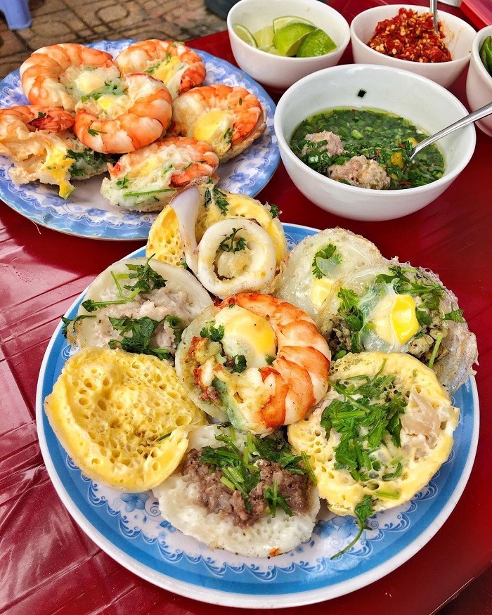 Bánh căn ngon và giòn tan không kém quán bánh canh ngon ở nha trang
