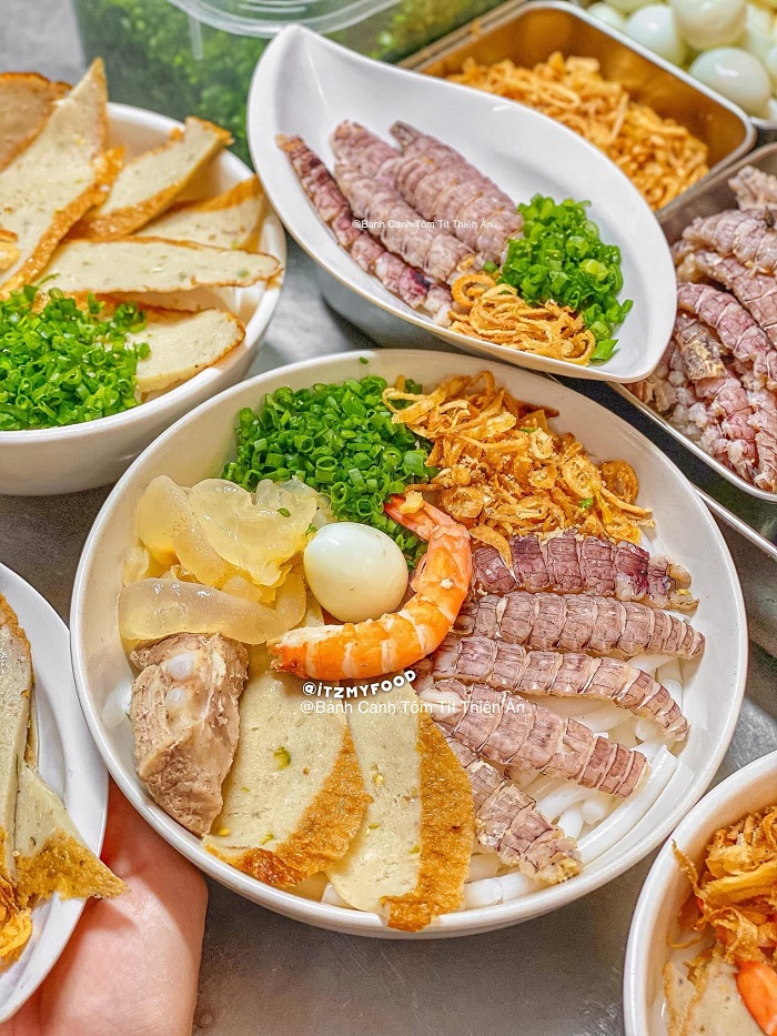 quán bánh canh ngon ở nha trang đầy ú ụ hấp dẫn ánh nhìn