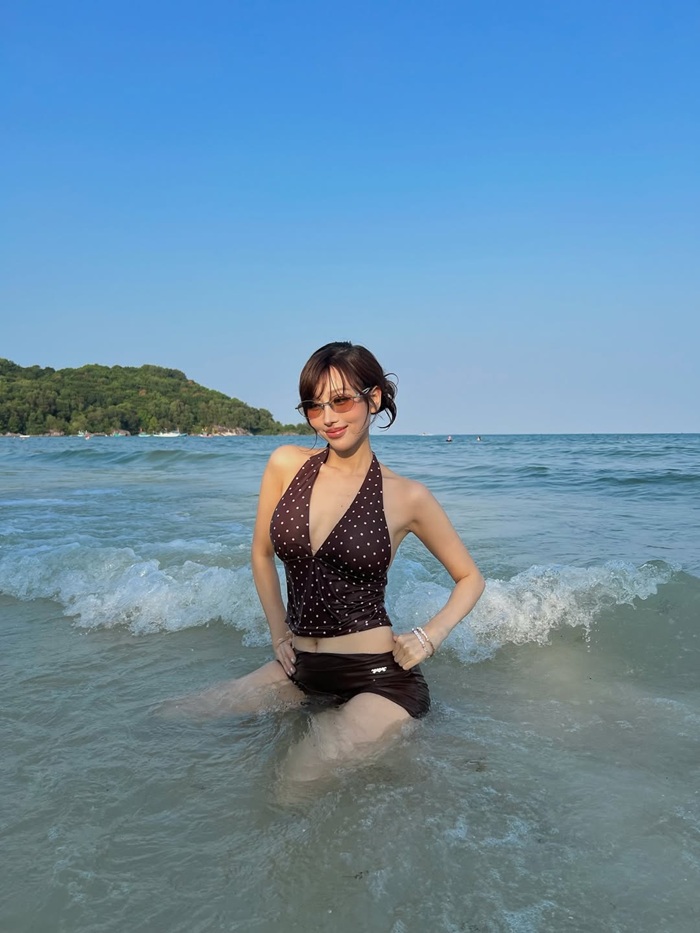 Min khoe visual rạng rỡ dưới nắng vàng, giữ vững phong độ nhan sắc. Ảnh: Instagram nhân vật