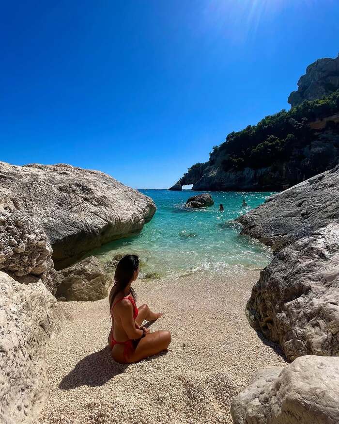 bãi biển Cala Goloritzé Ý là một trong những bãi biển đẹp nhất châu Âu