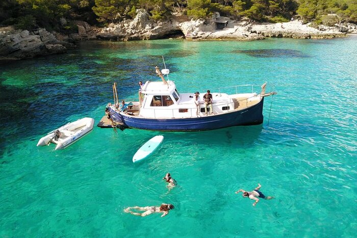lặn biển ở bãi biển Cala Goloritzé Ý