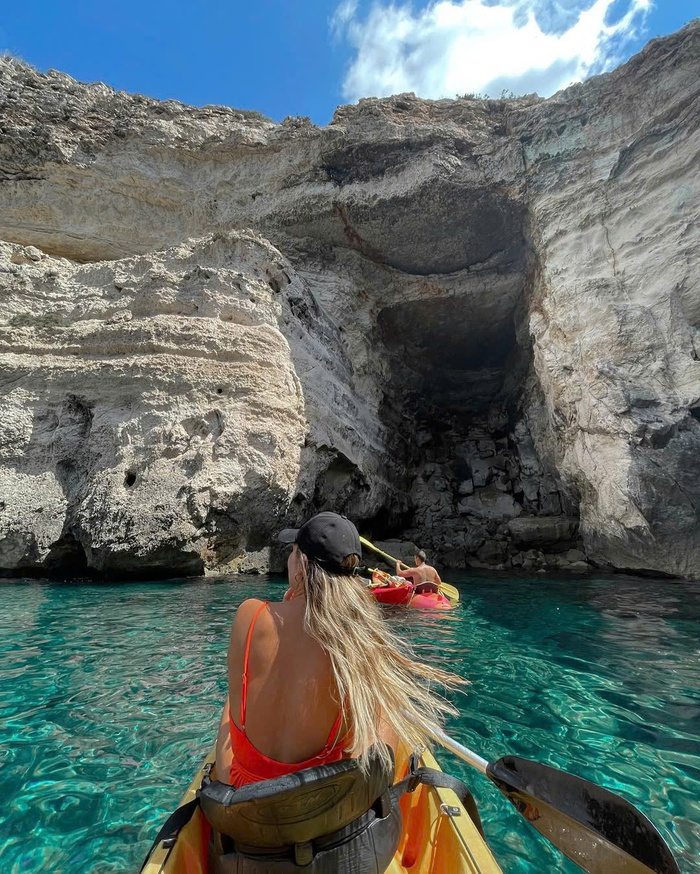 Thời điểm du lịch bãi biển Cala Macarella Tây Ban Nha lý tưởng là mùa hè